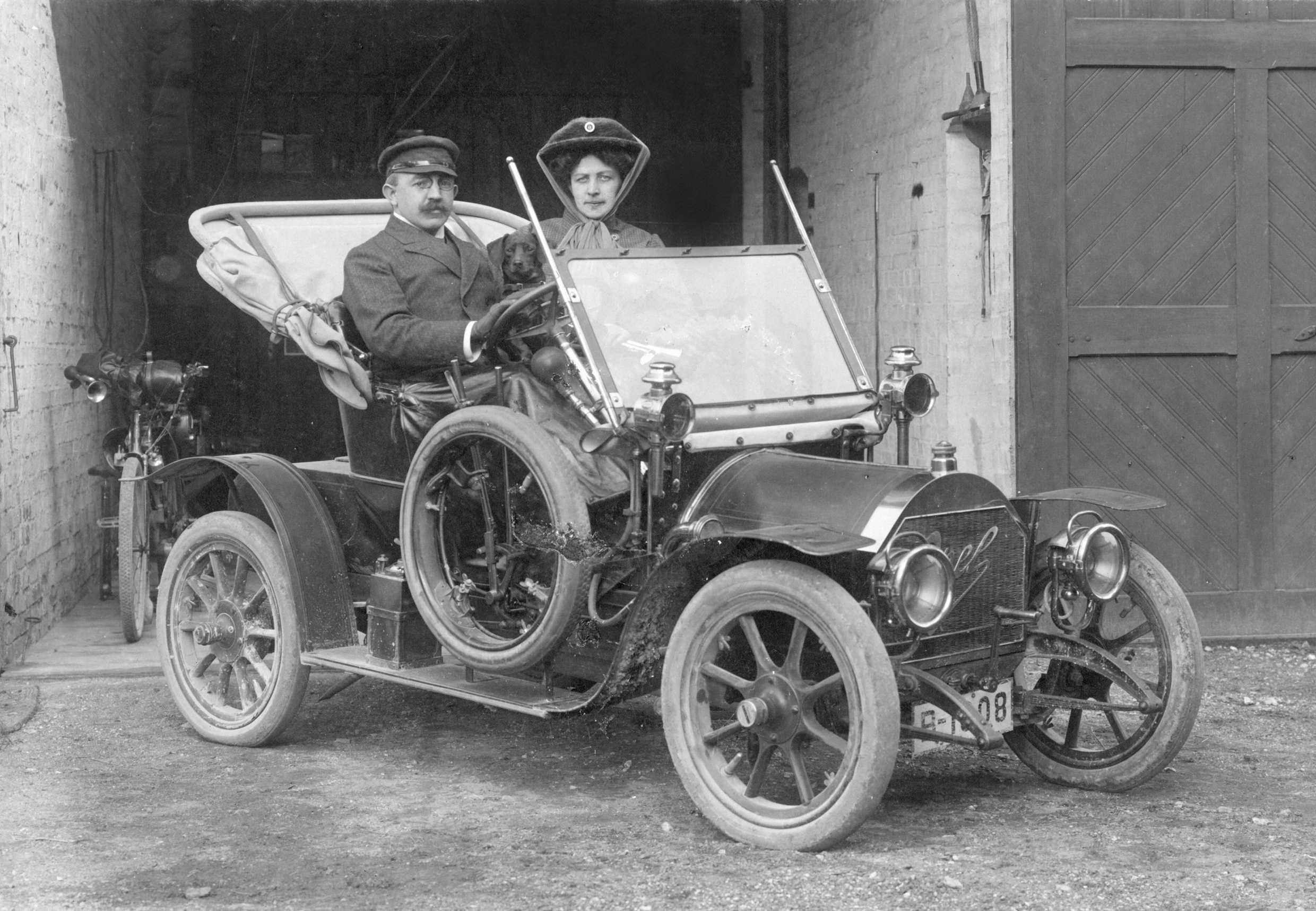 Выпущен первый в мире. Opel 4/8 PS. Opel 1909. Opel 1910. Opel 35/40ps.