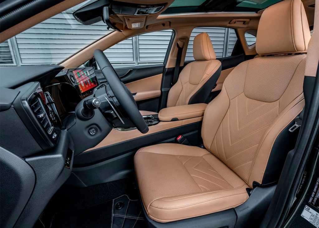 Ни клиренса, ни динамики, зато «премиум»: в чём lexus nx 200 проигрывает toyota rav4