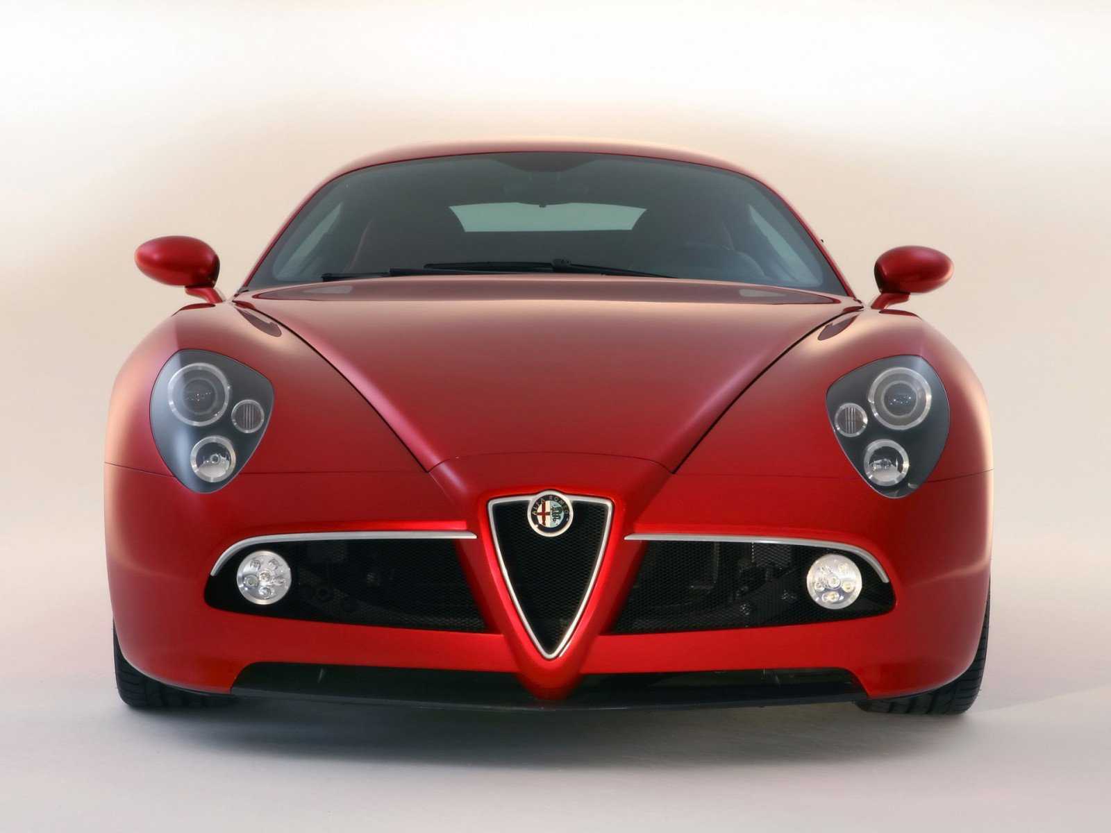 Машина Alfa Romeo 8c Competizione