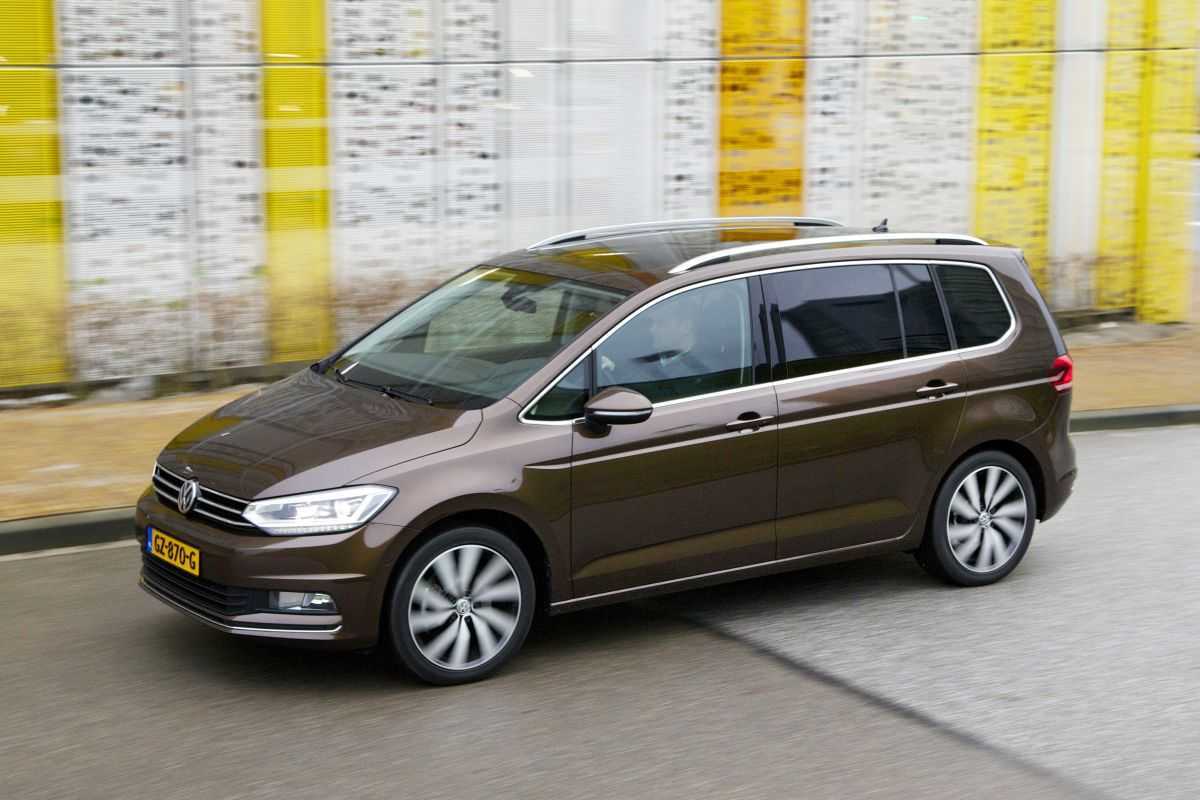 Машина Volkswagen Touran