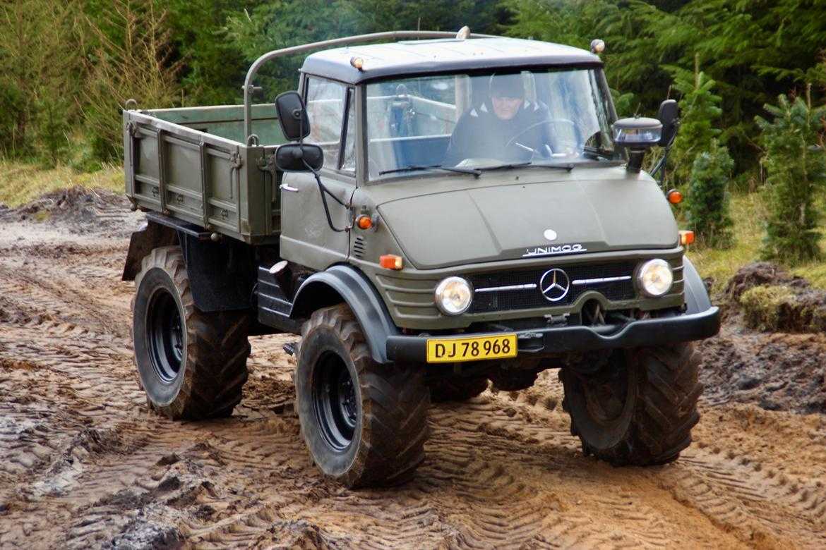 Мерседес Unimog u500 салон