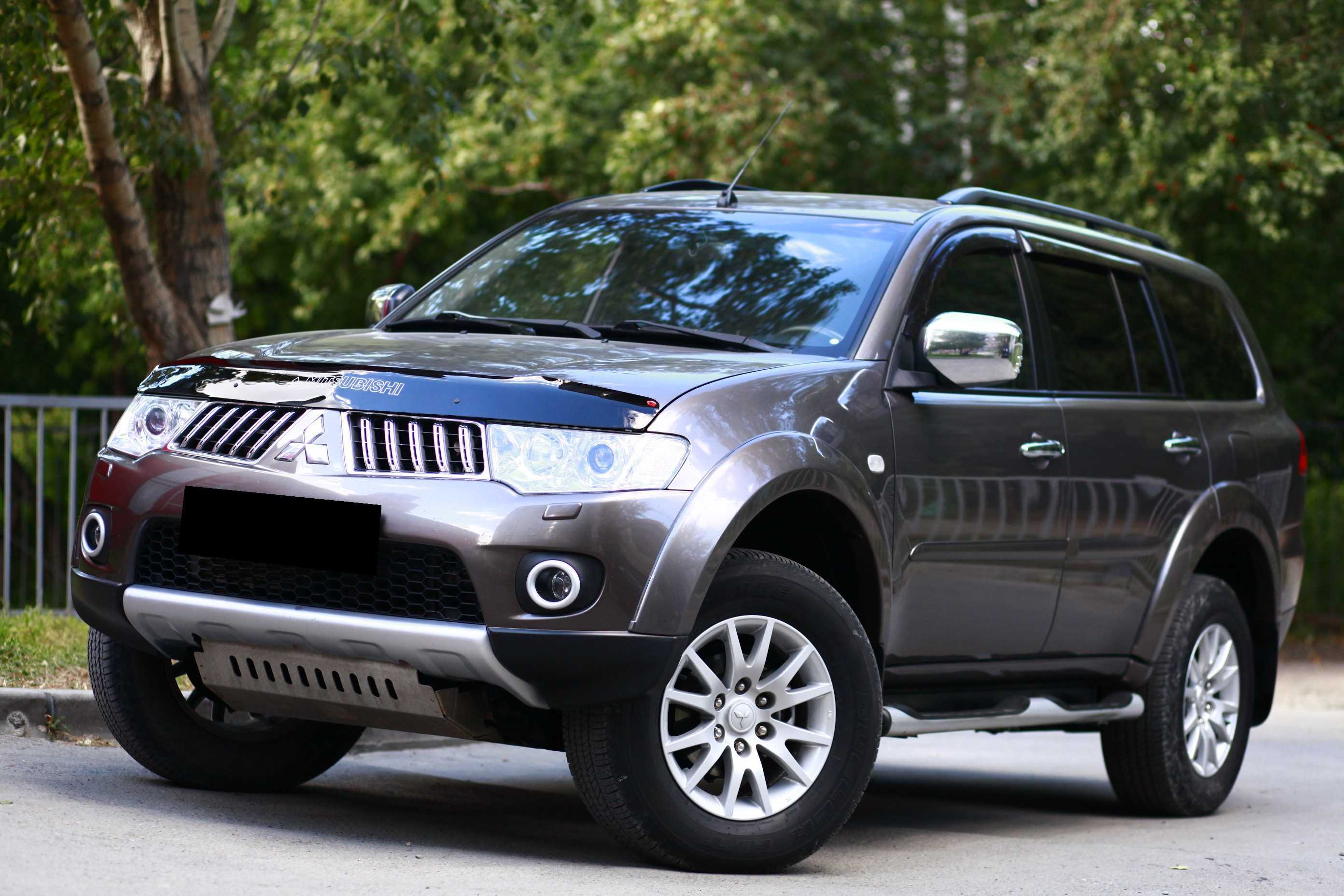 Pajero sport 2. Pajero Sport 2010. Mitsubishi Pajero Sport 2010 года. Митсубиси Паджеро спорт 2010 года. Мицубиси Паджеро спорт 4.