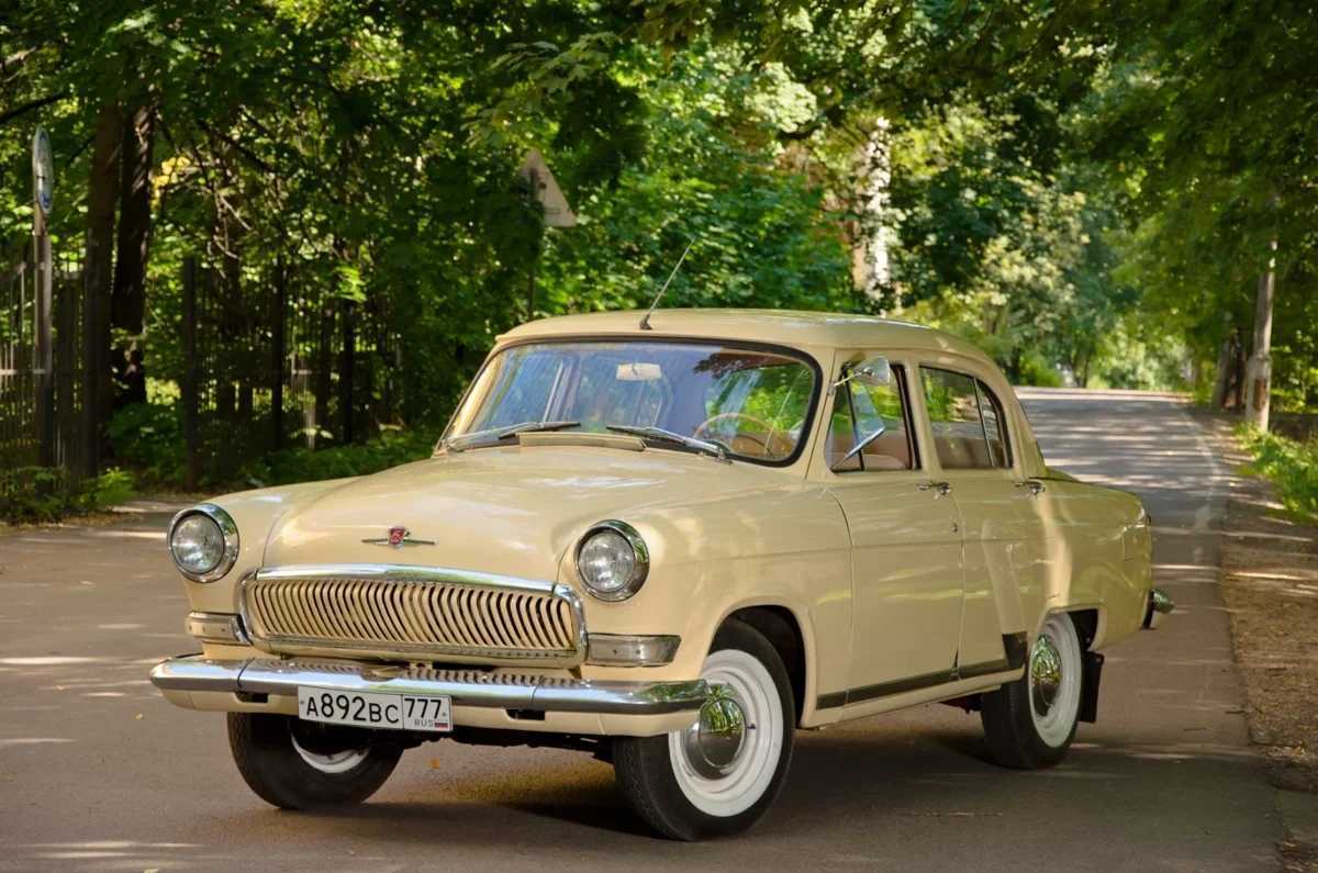 Откуда в ссср брали иномарки, если даже за обычными "жигулями" и "москвичами" стояли в очередях годами - tuday.ru