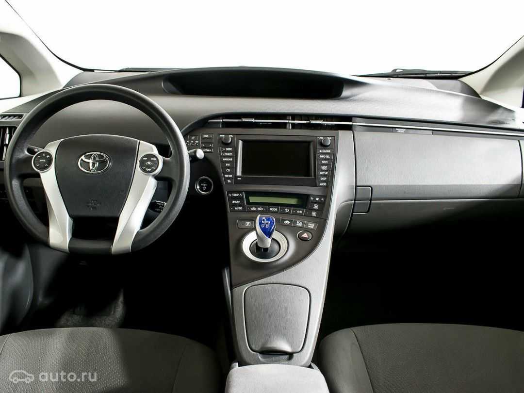 Обзор автомобиля Toyota Prius XW30 2014-2015 Технические характеристики, фото и цены на гибридный хэтчбек Тойота Приус в кузове 30