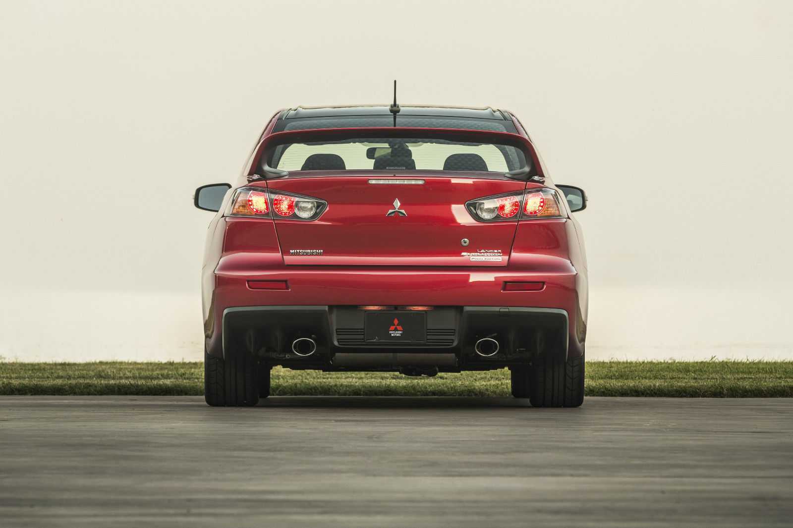 Что лучше: subaru wrx sti или mitsubishi lancer evolution