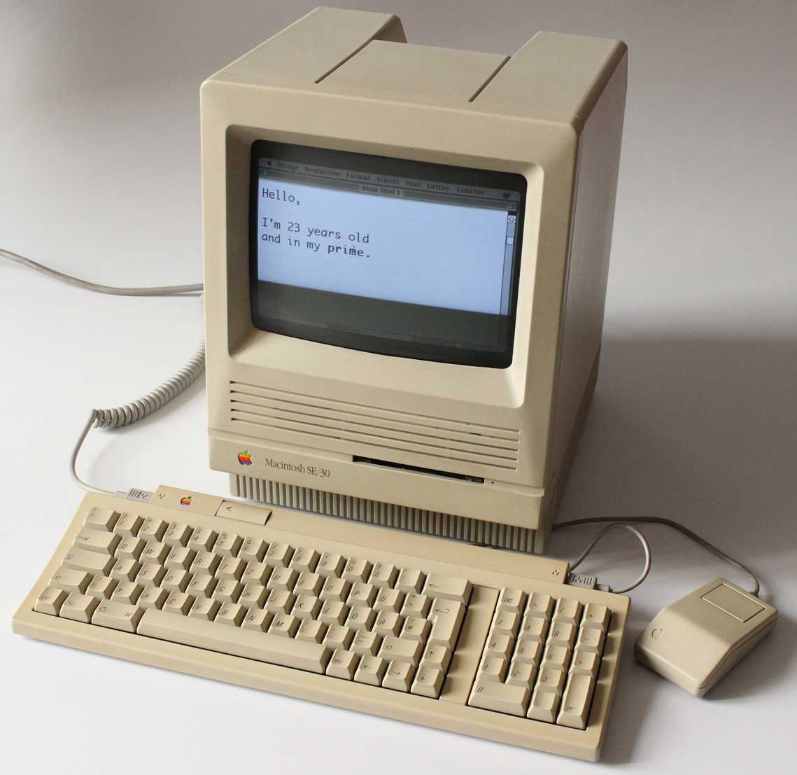 Компьютер раньше. Компьютер Apple Macintosh (1984). Макинтош Apple 1984. Макинтош 1984 года. Компьютер макинтош 1984.