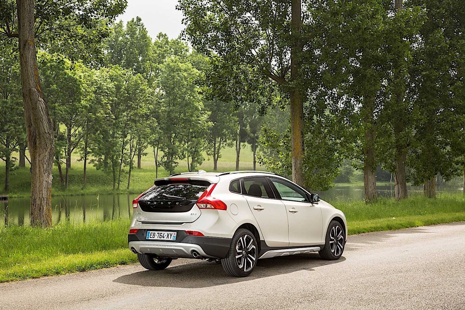 Volvo v40cc. Вольво v40 Cross Country. Volvo v40 Cross Country 2016. Вольво v40 Cross Country 2021. Volvo v40 Cross Country 2020.