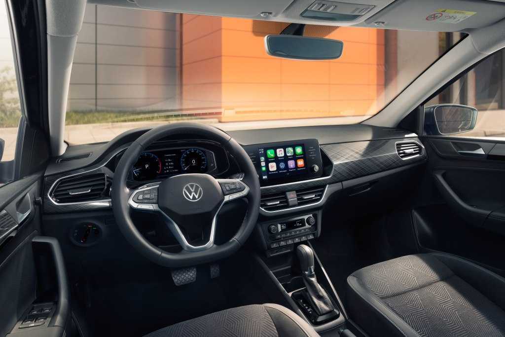 В апреле двадцать первого немцы представили обновленный Volkswagen Polo, а теперь рассекретили и рестайлинговую версию горячего GTI-варианта модели