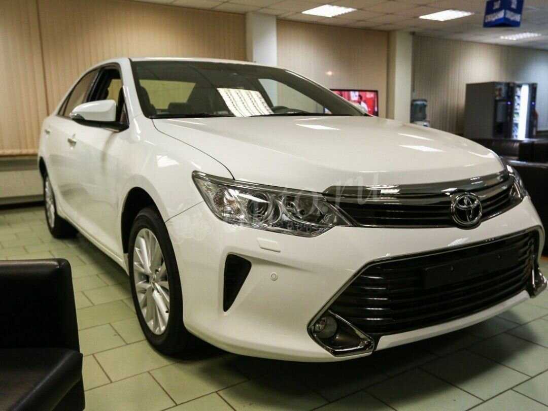 Тойота камри минск. Toyota Camry 2015. Toyota Camry 2015 белая. Toyota Camry 3.5 2015. Toyota Camry 2014.