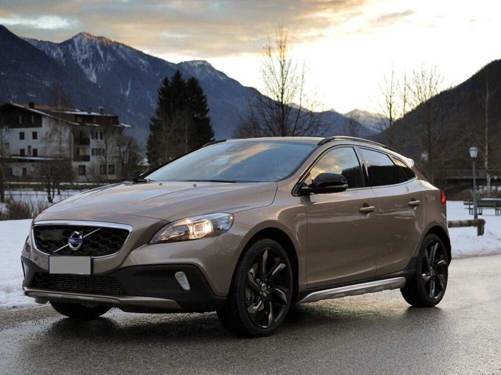 Тест-драйв volvo v40 cross country d2: брать ли дизель?