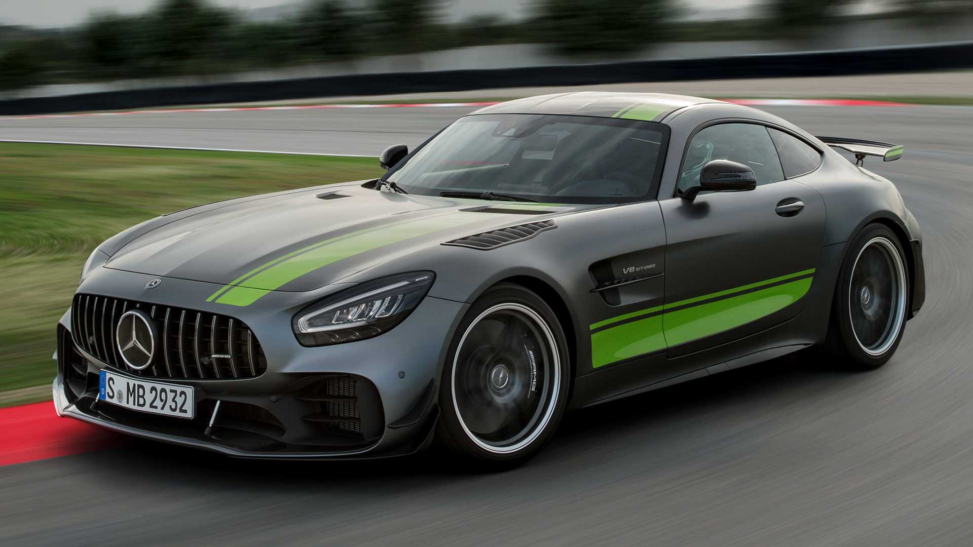 На вторичке появилось объявление о продаже приметного суперкара Mercedes-AMG GT R Pro образца 2020 года, главной особенностью которого является