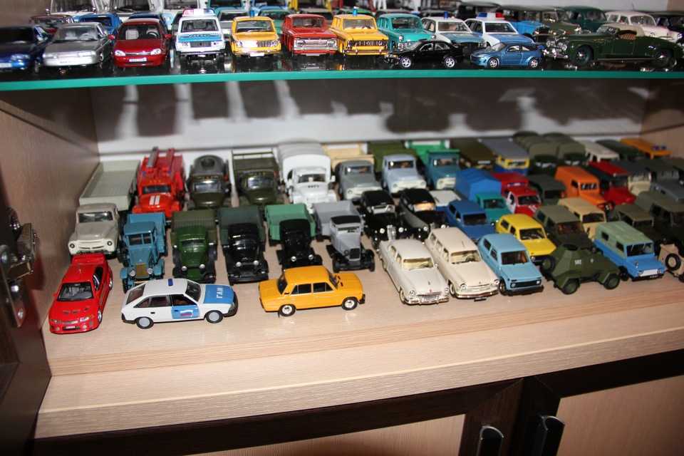 Модели collection. Машинки 1 43. Компаньон автомодель 1 43. Коллекция моделей автомобилей. Коллекционные автомобили.