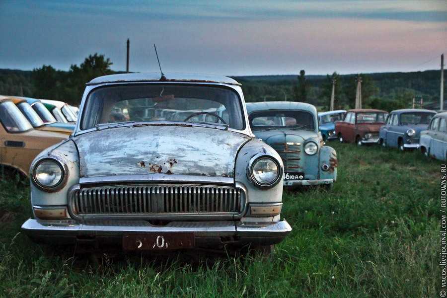 Чернский романтик: как собрать в деревне музей из 300 ретро-автомобилей