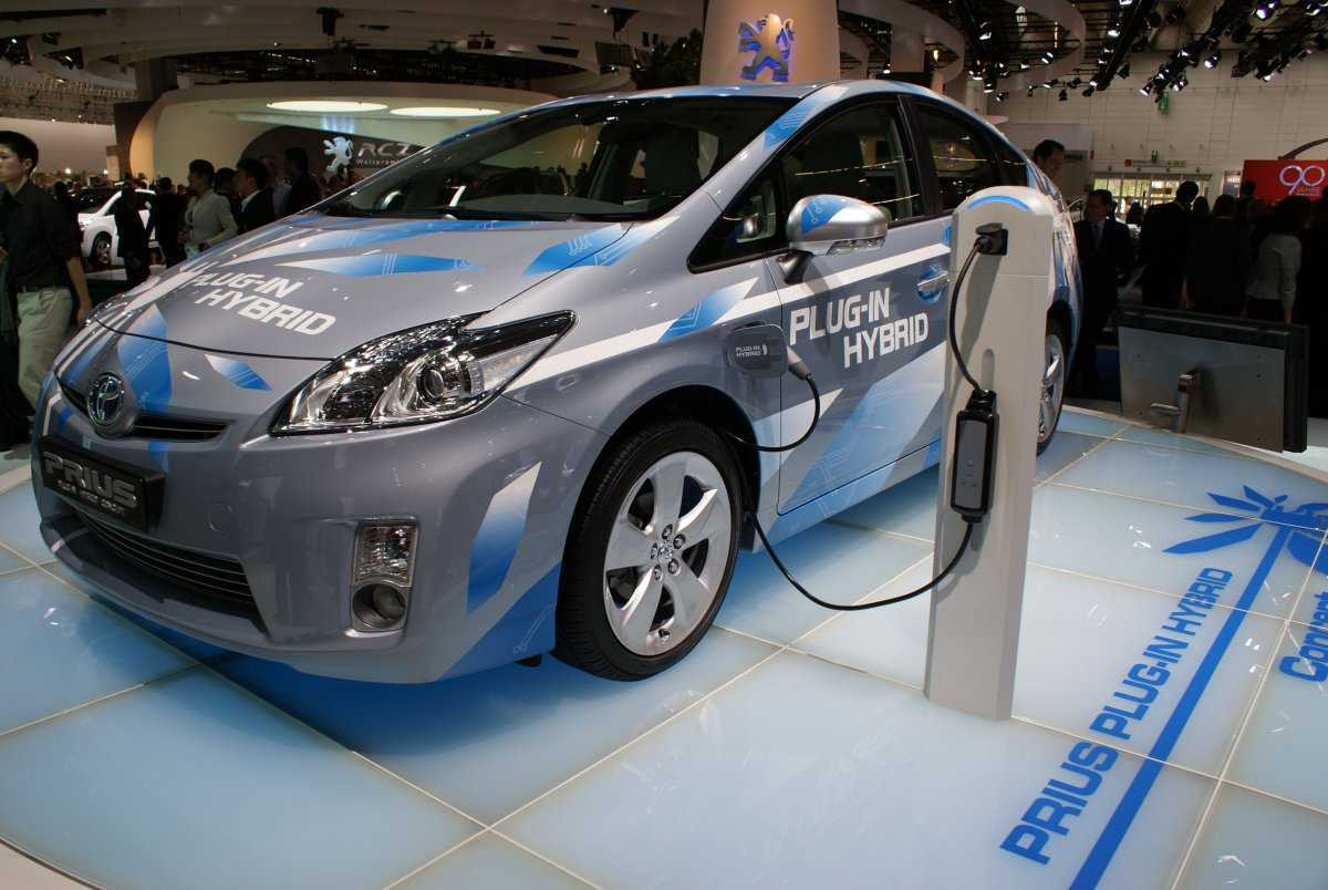 Тойота Приус Plug in Hybrid