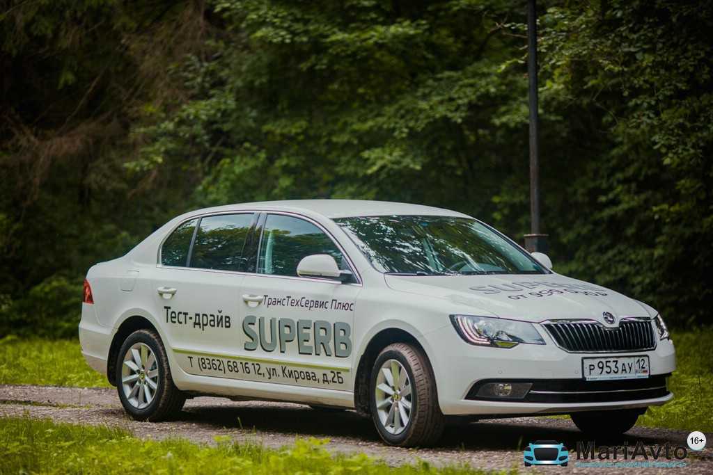 Тест драйв октавии. Skoda Superb 2014. Шкода Суперб 2014. Skoda Octavia Combi 2014.