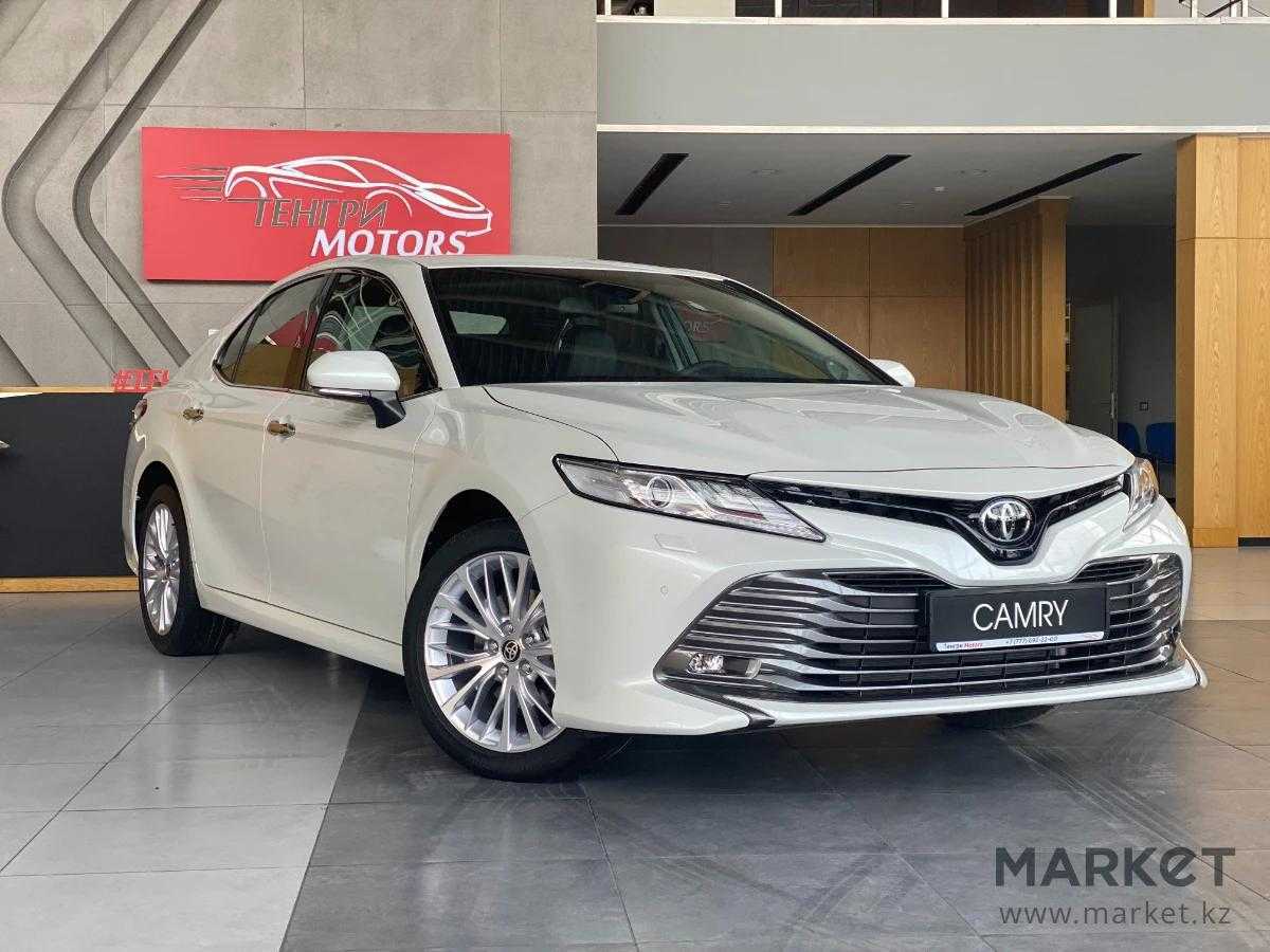 Toyota Camry 2021 белая
