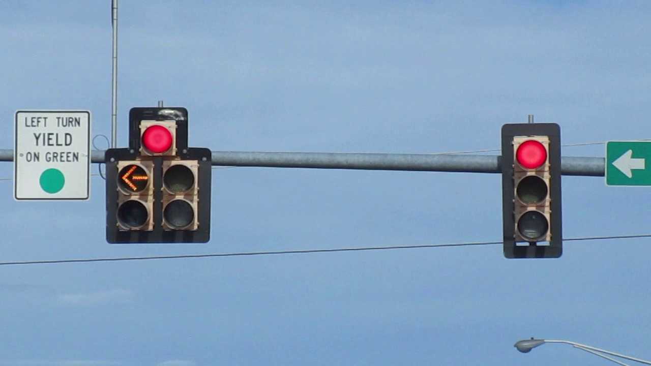 Светофор тейково. Светофор тг154м. Подвесной светофор. Светофор ау. Светофор на длинной палке.