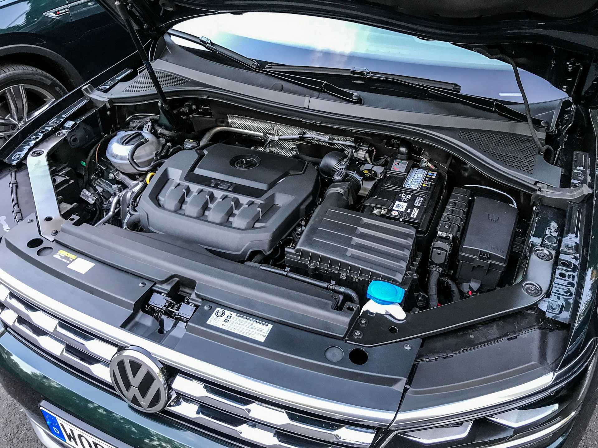 Volkswagen tiguan: поколения, кузова по годам, история модели и года выпуска, рестайлинг, характеристики, габариты, фото - carsweek