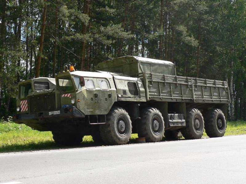 МАЗ военный тягач 543