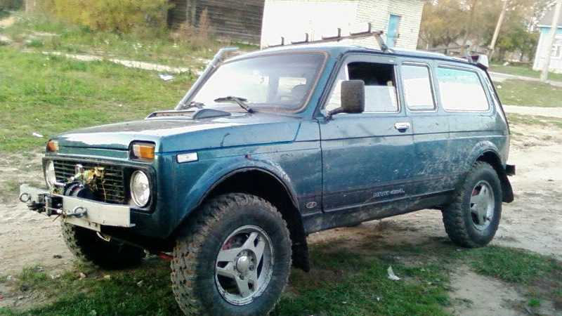 В 1992 году был выпущен удлиненный 3-дверный вариант Niva ВАЗ-2129 Машина была построена на основе ВАЗ-2121, который был удлинен на полметра