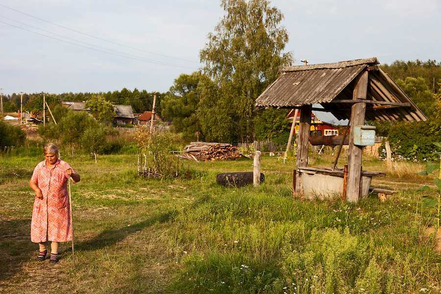 Живу по деревенски статьи. Ясновидящая баба Нина живет в Кировской области. Деревня ясновидящей баба Нины. Кировская область деревня деревня из сериала слепая. Деревня рвачи Кировская область баба Нина.