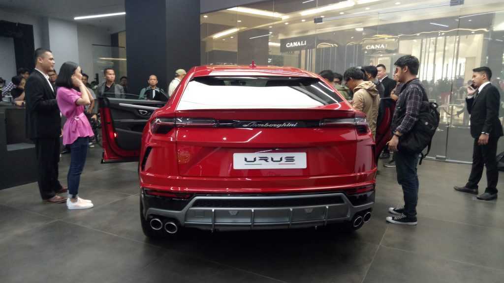 Lamborghini sc18: squadra corse unveils their unicorn