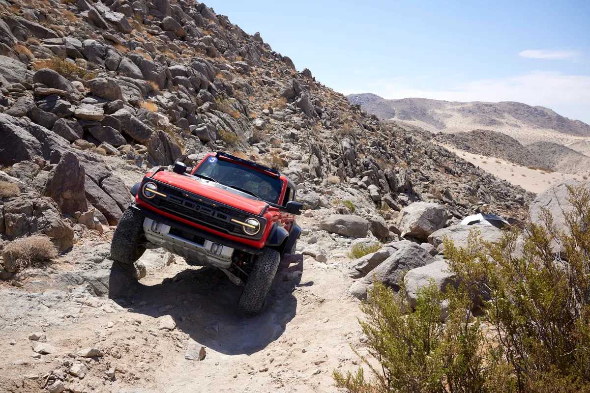 Ford f 150 raptor velociraptor 6x6