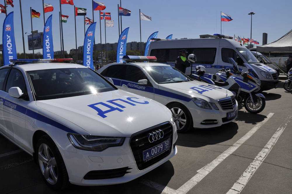 Полиция автомобиль. Российская полиция машины. Полицейский автомобиль Россия. Современные полицейские машины. Полицейская машина РФ.