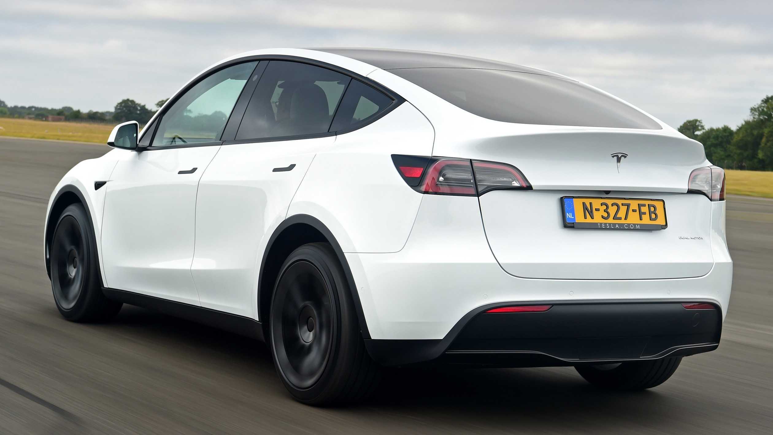 Обзор tesla model y 2021 | движение24