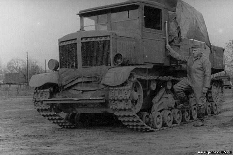 Необходимость в мощном артиллерийском тягаче была очевидна, поэтому советские разработчики сразу же приступили к созданию подобной техники, для того чтобы она поступила на вооружение армии и могла выполнять свои основные функции достаточно точно, помогая