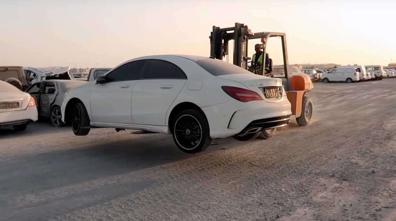 Сотни брошенных люксовых автомобилей в дубае: почему так происходит?