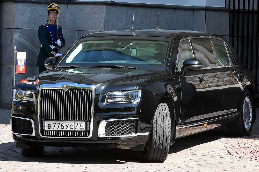 На каких автомобилях ездят известные чиновники россии